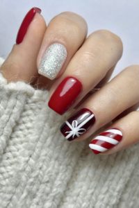 55 Classy Christmas Nails for Your Holiday Manicure