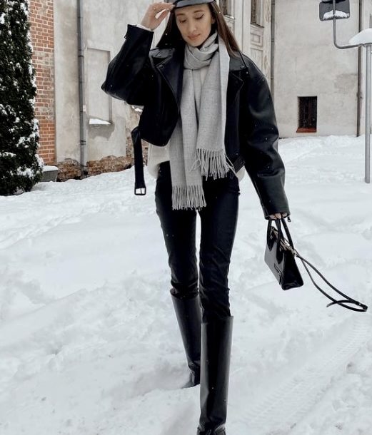 What to Wear in the Snow: 10 Stylish Outfit Ideas for Winter - Your ...