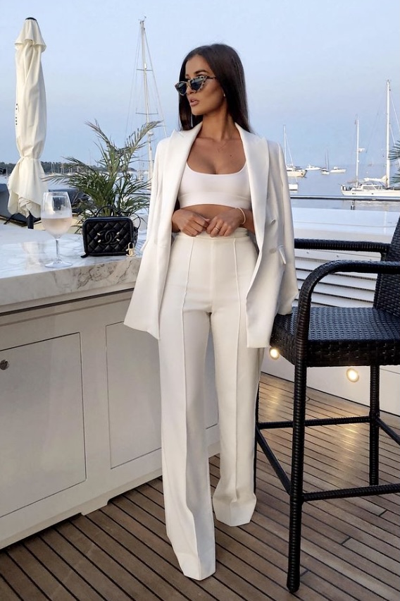 20 Stylish and Comfortable Outfits to Wear on a Yacht - Your Classy Look